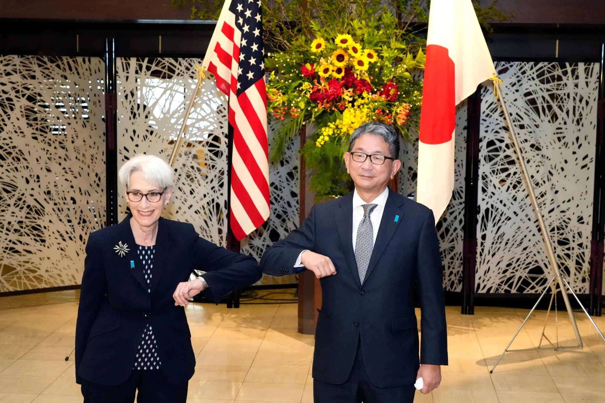 Wendy Sherman with Takeo Mori in Tokyo on July 20.