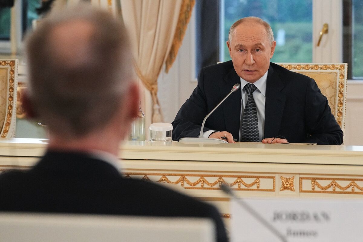 Putin Rebuffs Europe on Ukraine Talks, Says He Wants Trump Deal