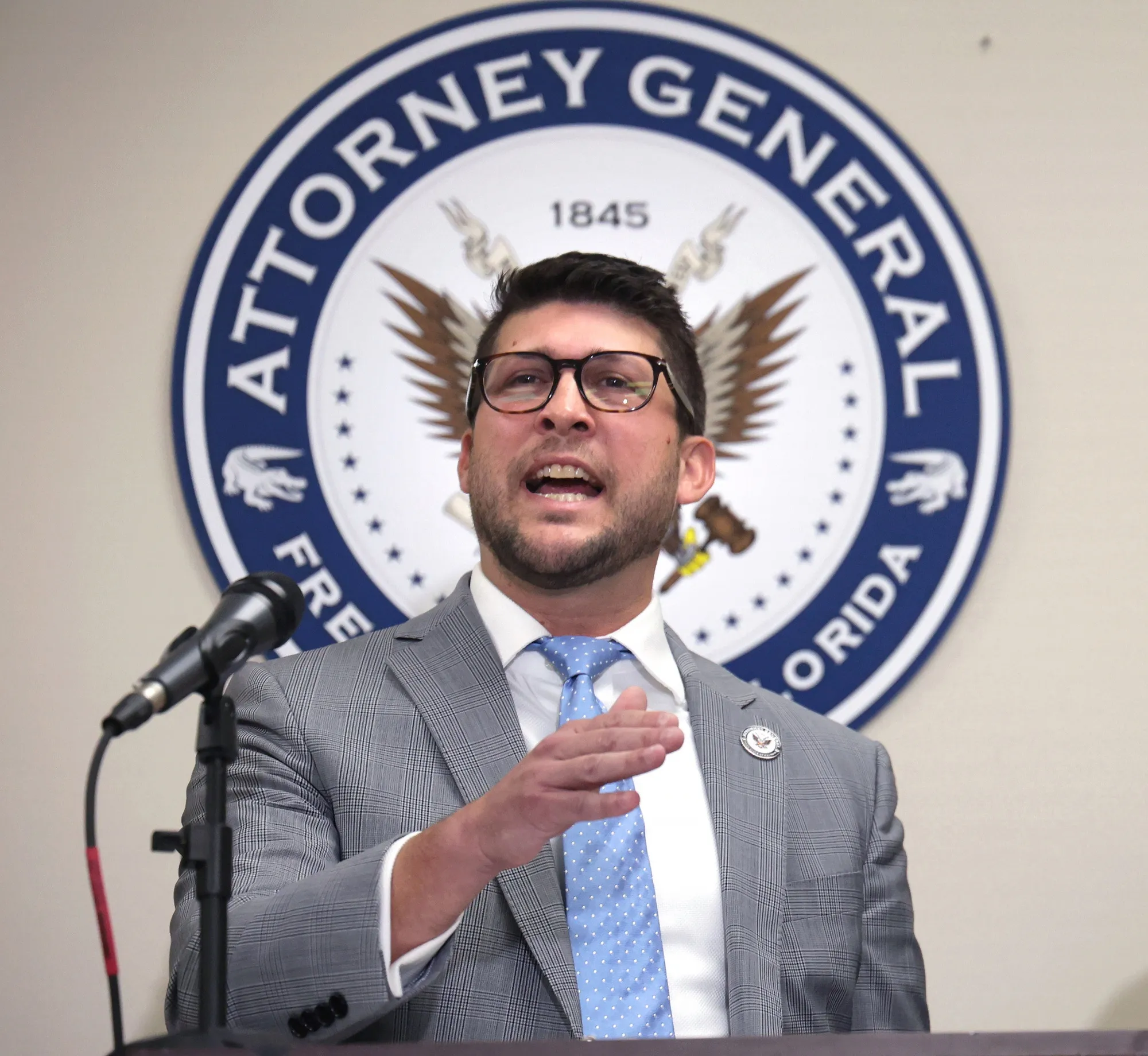 Florida AG's office launches an investigation into Robinhood for "falsely promoting" its trading platform as the "least expensive way to purchase crypto" (Kirk Ogunrinde/Bloomberg)
