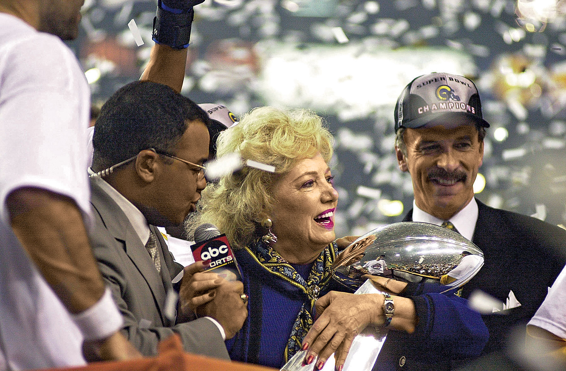 NFL Owner Stan Kroenke Wants to Take Over L.A. - Bloomberg