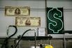 Dollar Slips as Yen Climbs on BOJ, Yuan Gains; U.S. Futures Rise