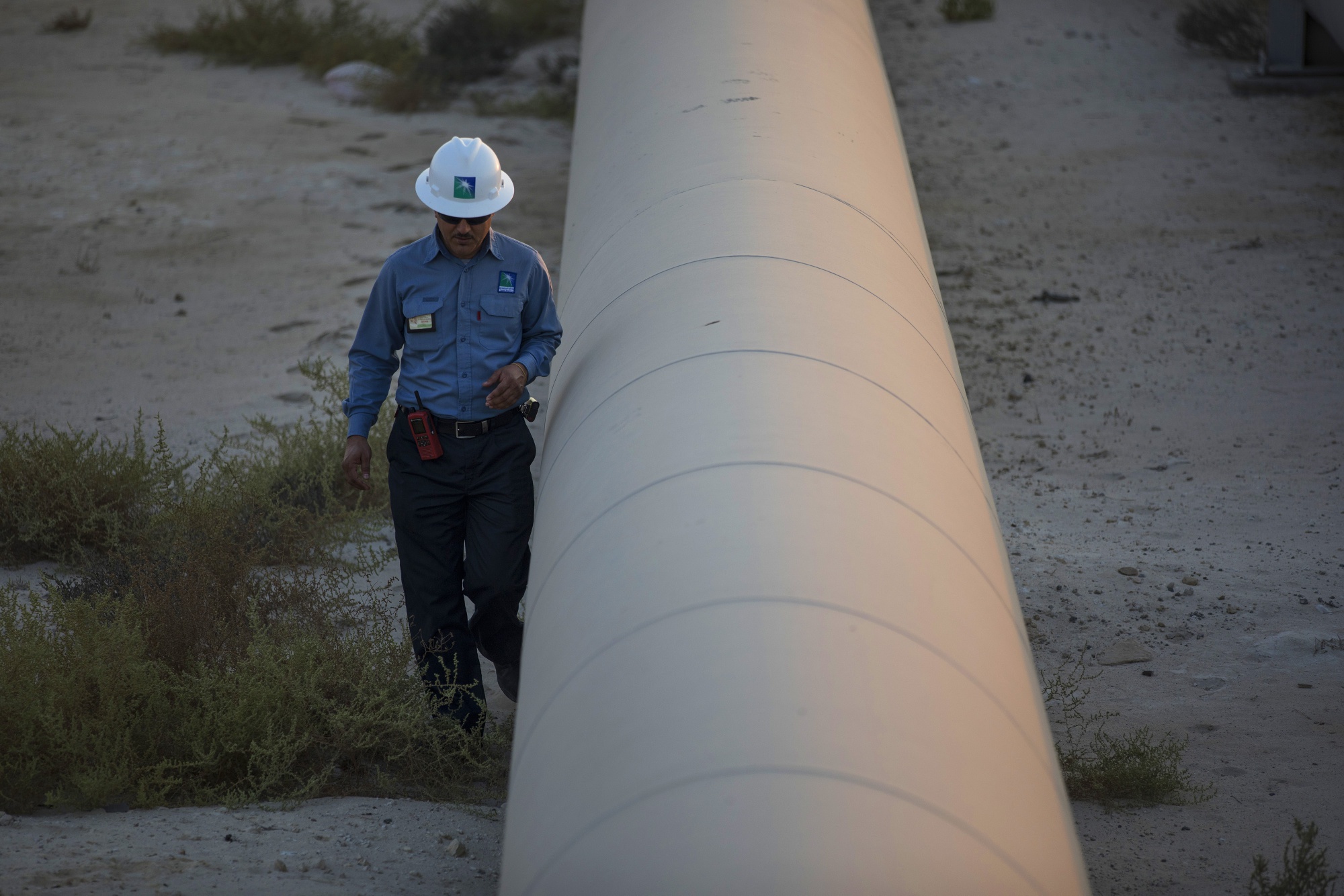 Traders See Saudis Hiking Oil Prices Amid Rush to Secure