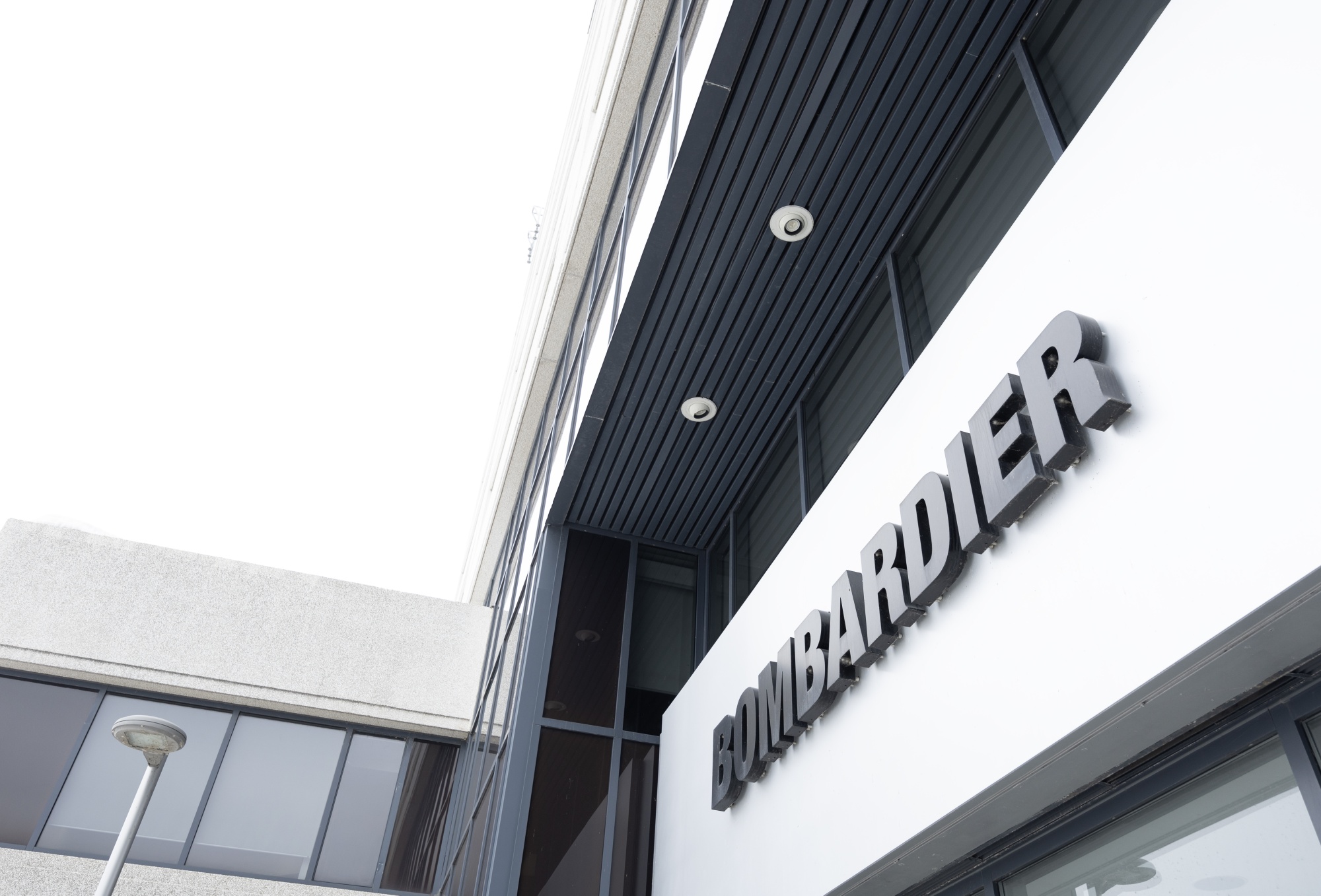 Bombardier Must Face BondBreach Lawsuit Brought by Hedge Funds, Judge