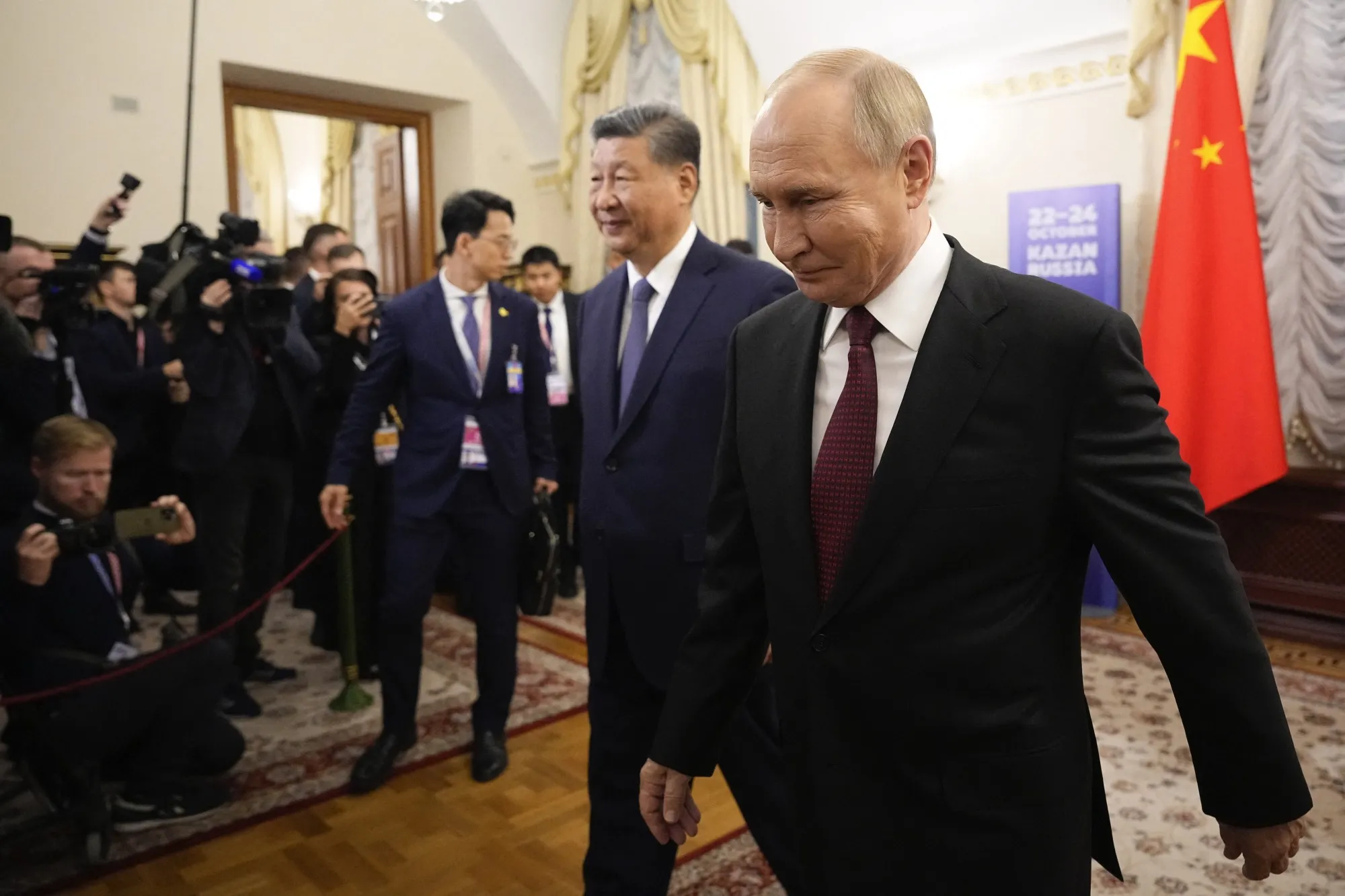 Xi, Modi Hail Russia Ties While Meeting Putin at BRICS Summit - Bloomberg