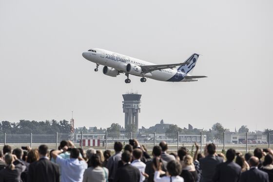 Airbus Wins 300-Jet Order From Asian Discount Carrier IndiGo