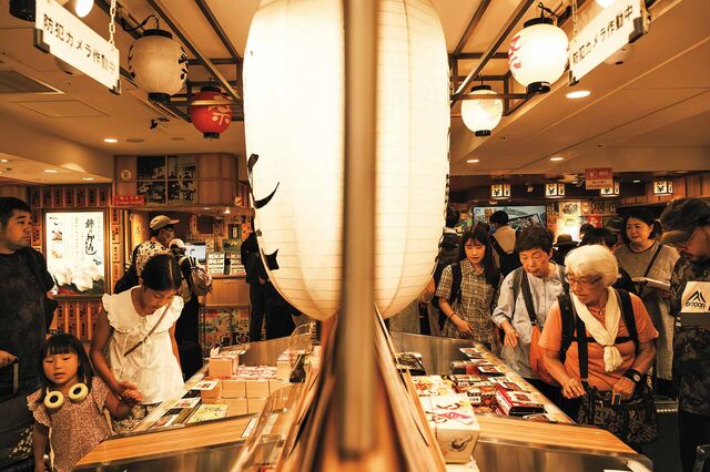 Travelers peruse bento options.