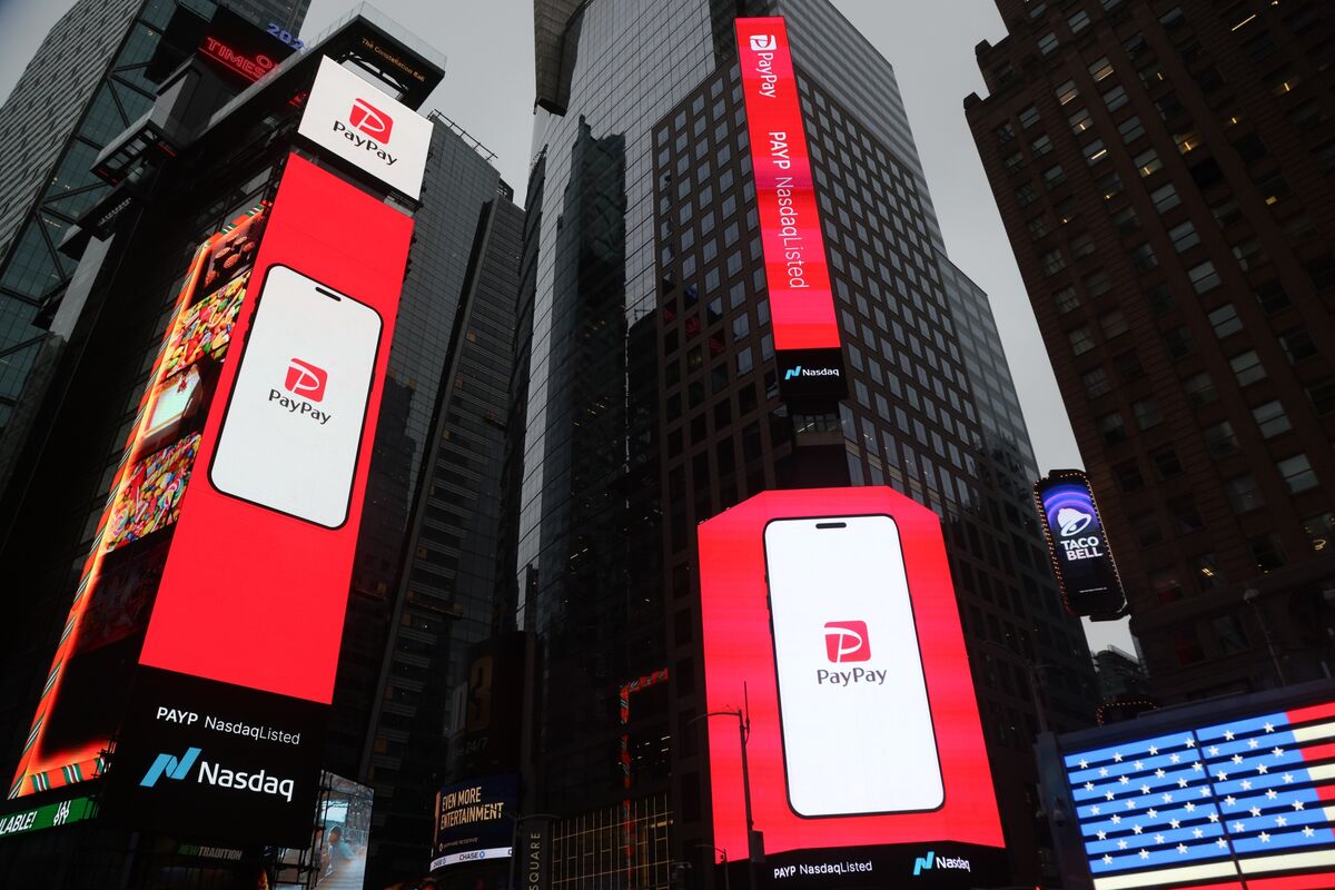 bloomberg.com - Mayumi Negishi - SoftBank's PayPay to Buy T&amp;D's Life Insurer for $840 Million