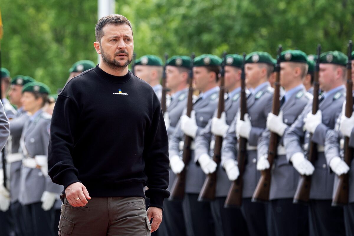 Ukraine’s Zelenskiy Treks to G-7 to See the Other Invited Guests