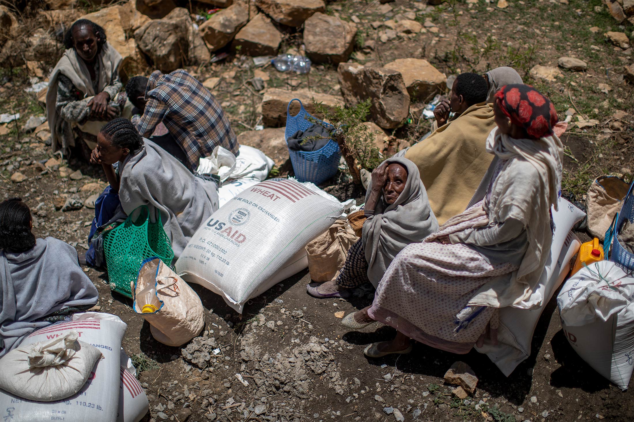 Отшельнику больному страдающему от голода жажды. Голодающие дети Эфиопии.