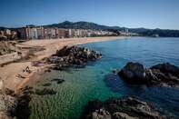 Virus Tests Spain's Tourism Sector To Breaking Point 
