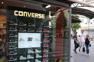 Retail And Tourism In Southern France As Economy Accelerates