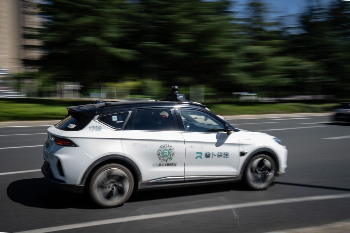 Tech: Baidu's robotaxis halted operations in Wuhan, leading to numerous calls to police regarding the situation.