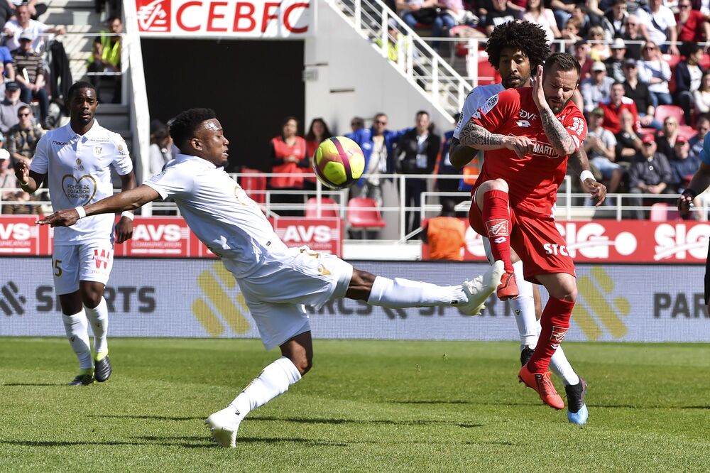 A Ligue 1 match between Dijon and Nice at Stade Gaston Gerard.