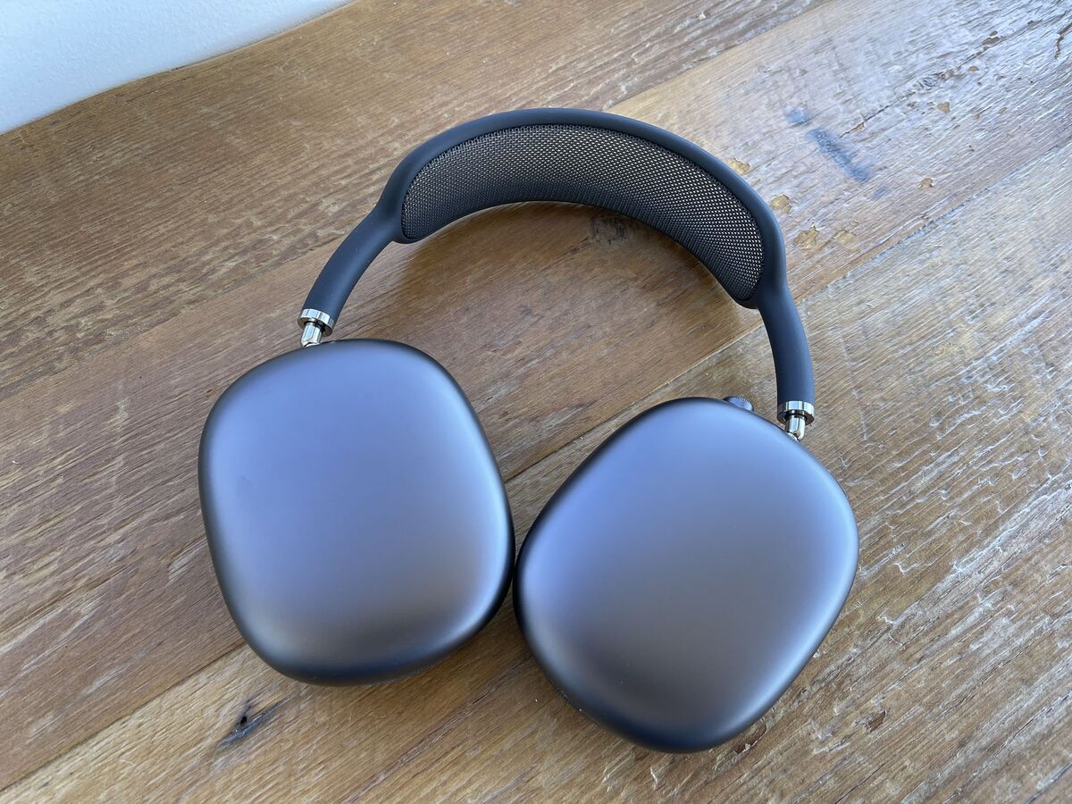 new apple headphones max