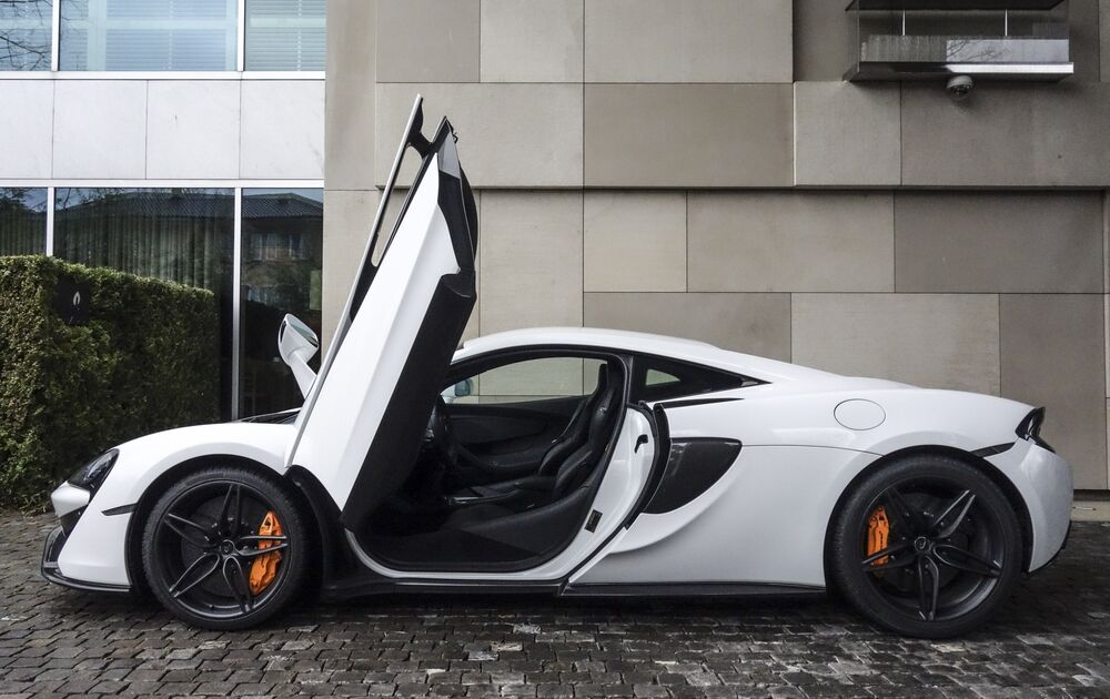 17 Mclaren 570s Review Drive Video Bloomberg