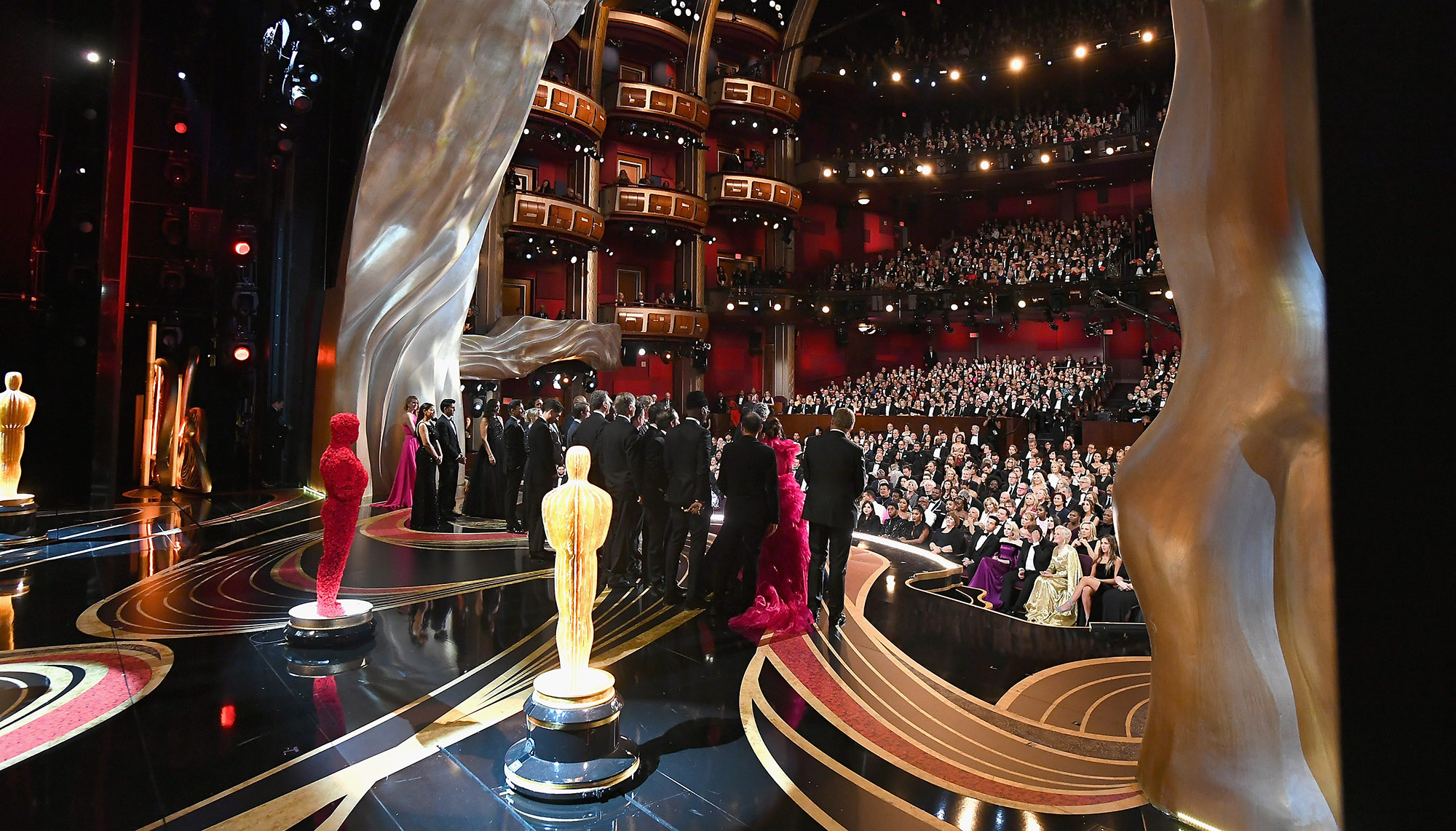 Academy Awards Oscars Audience Rises With Shorter Show Bloomberg