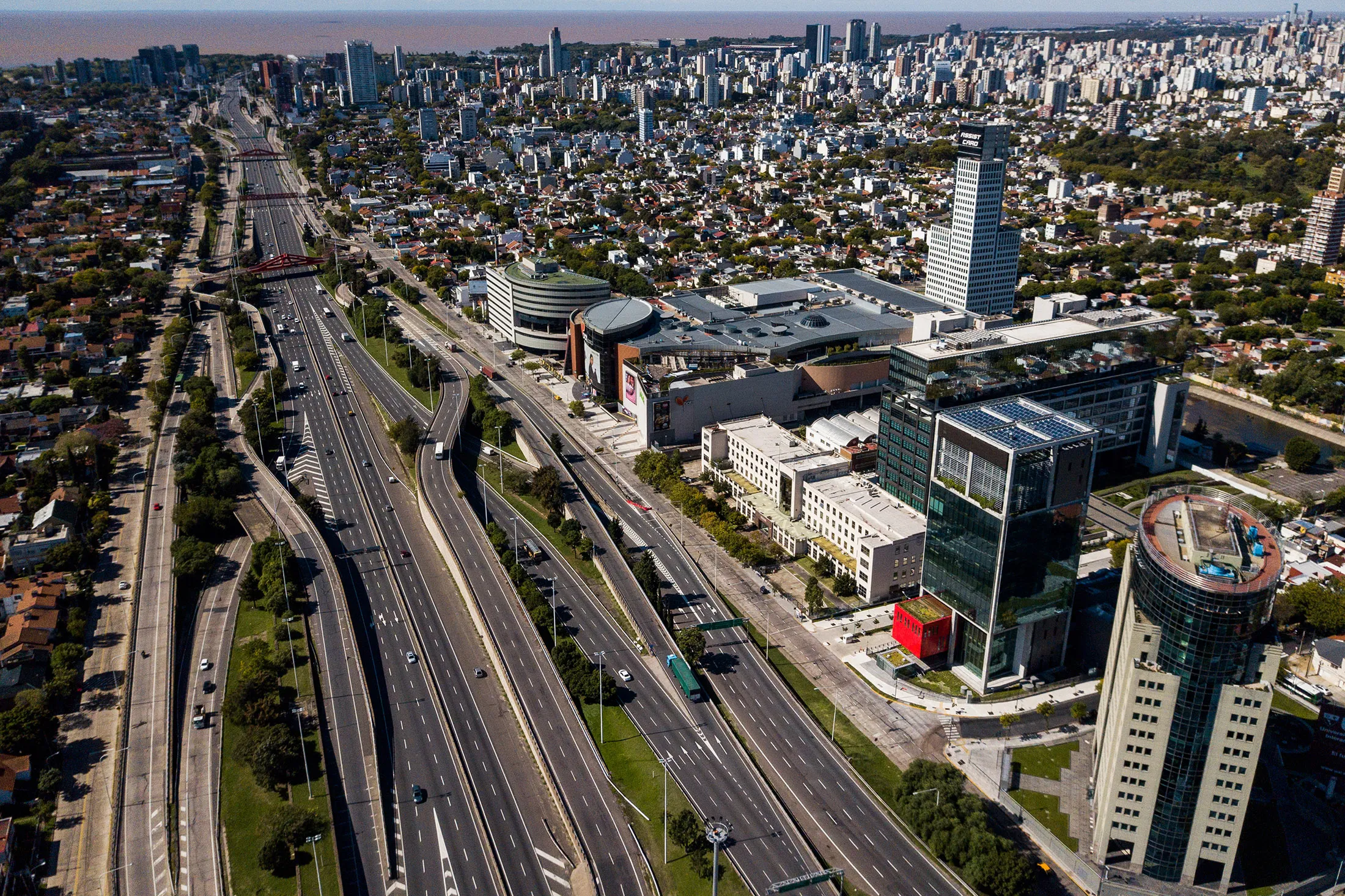 Traffic moves along a nearly empty&nbsp;General Paz avenue, boundary between the city and Buenos Aires Province, on April 14.