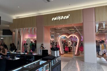 Teen Brands Win Over Wary Black Friday Shoppers While Other Deals Disappoint