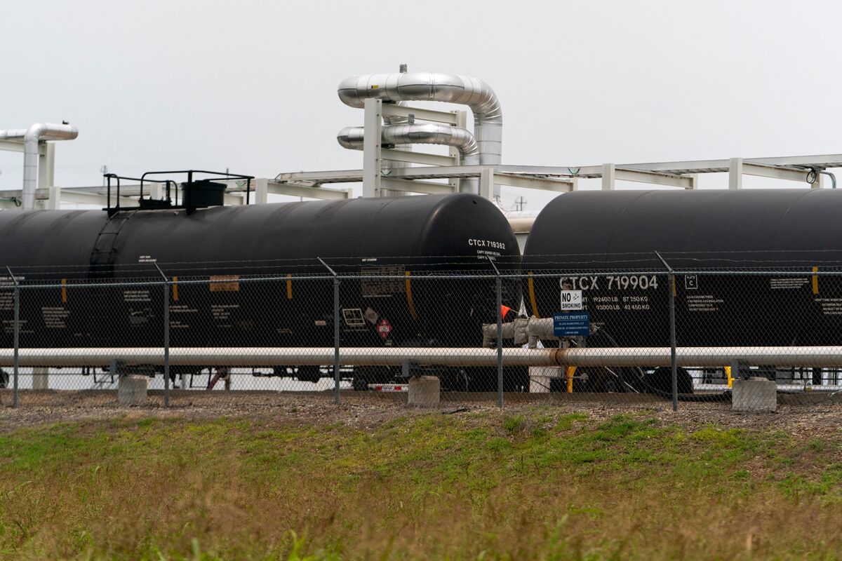bloomberg.com - Elizabeth Stanton - Bond Traders Burned by Fed's Pivot Look to Prices Gauge, Oil