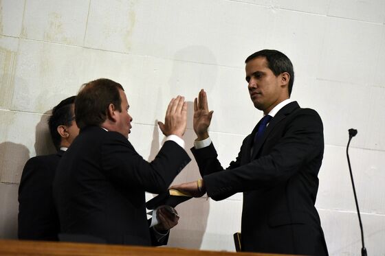 Guaido Bursts In to Reclaim Venezuela’s National Assembly