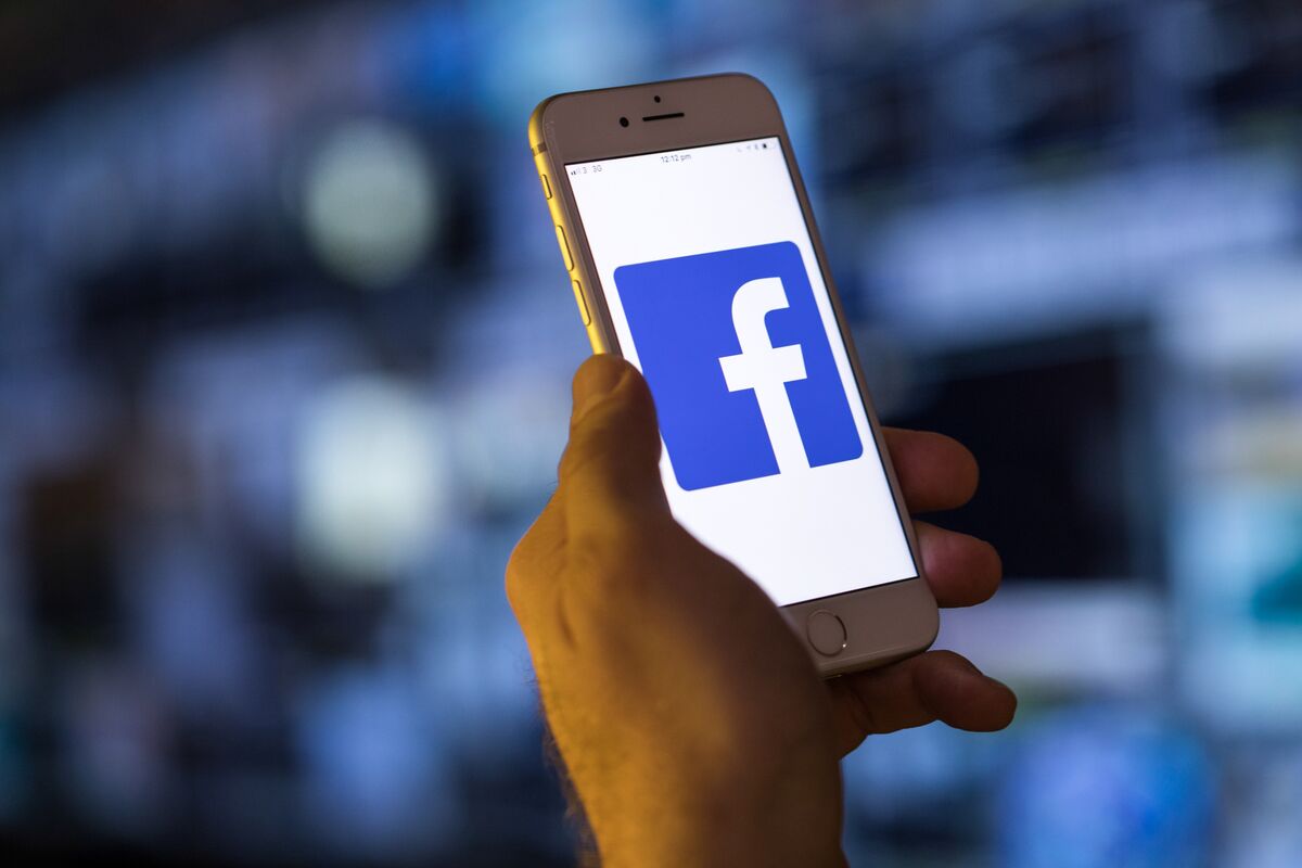 Facebook Buys Packagd Startup To Build Live Shopping Feature Bloomberg