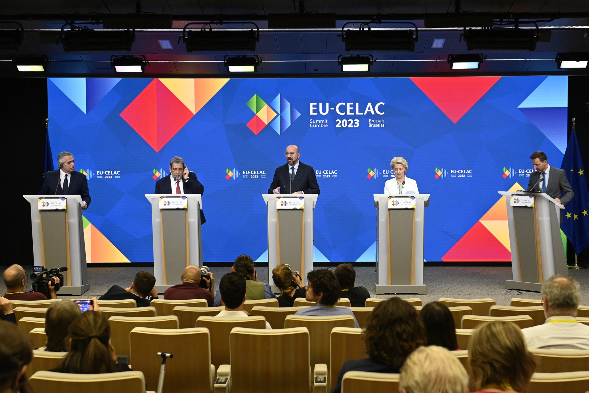 EU Salvages Latin American Summit After Tussle on Ukraine Stance - Bloomberg