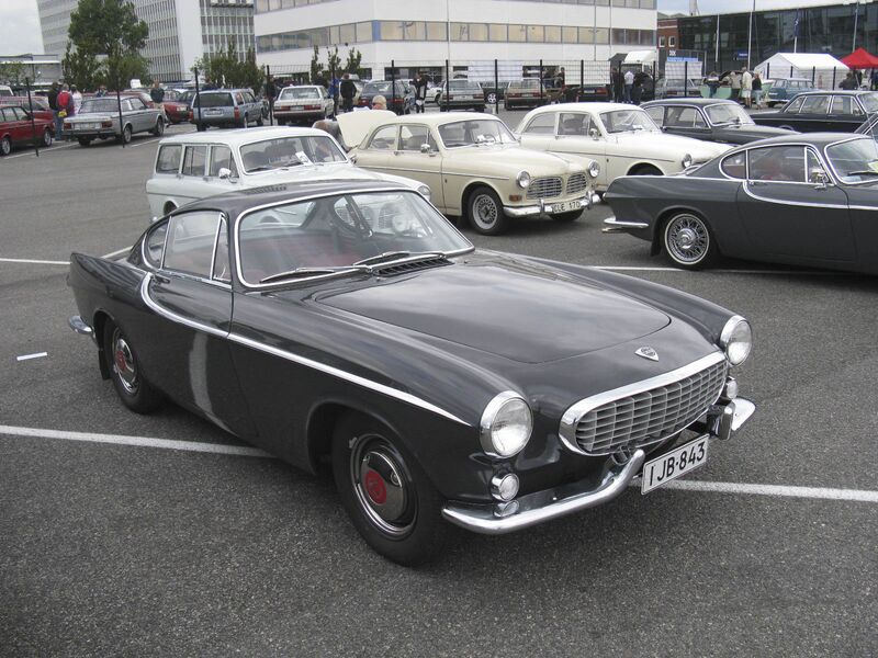 A Vintage Volvo P1800 For Style And Substance Bloomberg Vintage Car Volvo P1800 Bloomberg 09