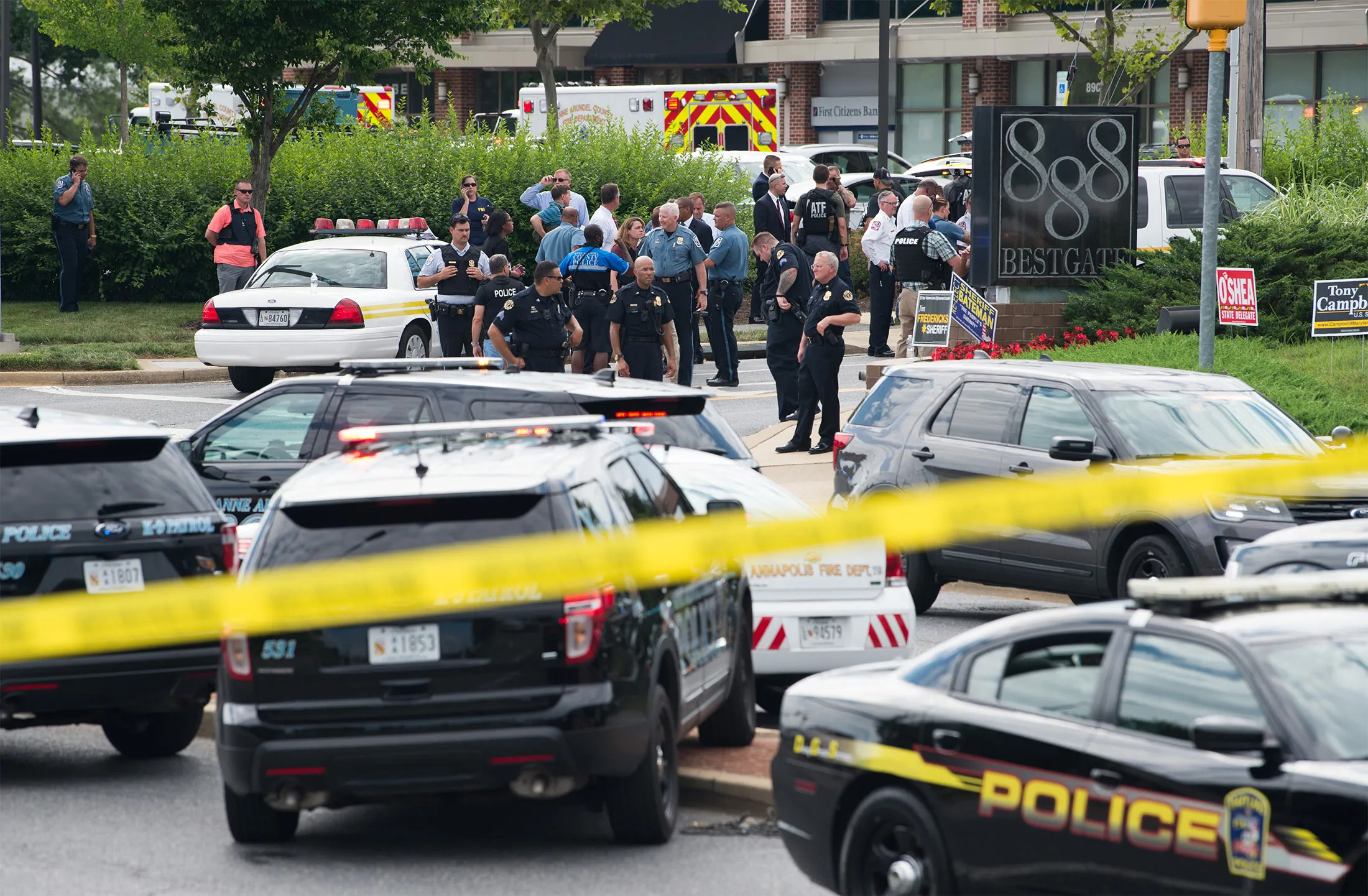 Police respond to a shooting&nbsp;at The Capital Gazette, in Annapolis, Maryland, on June 28, 2018.&nbsp;