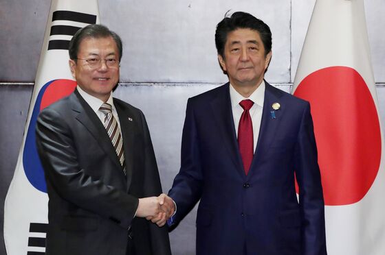 Japan’s Abe Calls on South Korea’s Moon to Push for Better Ties