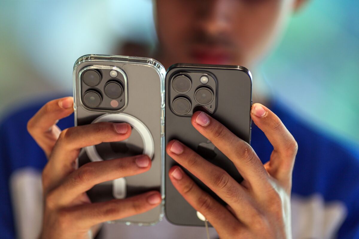 India Cuts Tariffs To Entice More Iphone Manufacturing Bloomberg India Cuts Tariffs To Entice More Iphone Manufacturing Bloomberg