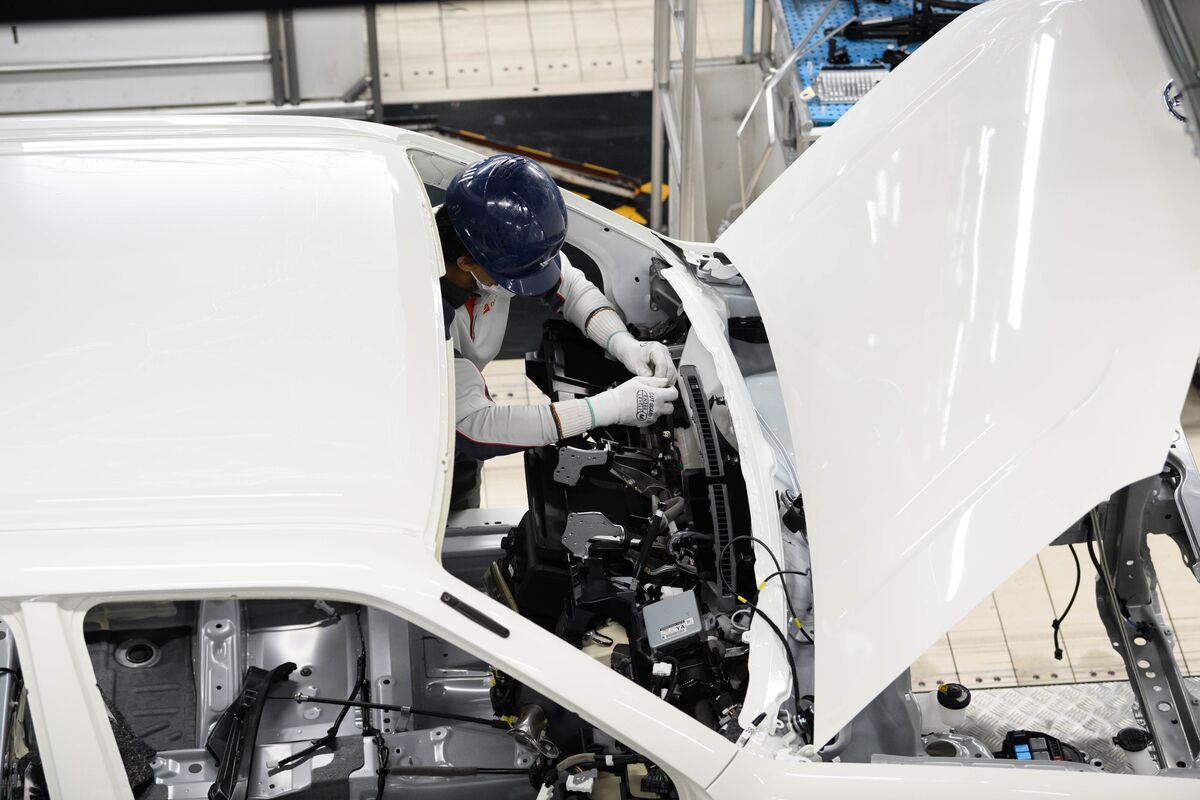 bloomberg.com - Momoka Yokoyama - Japan Autos at Risk From China Rare-Earth Curbs, Analysts Say