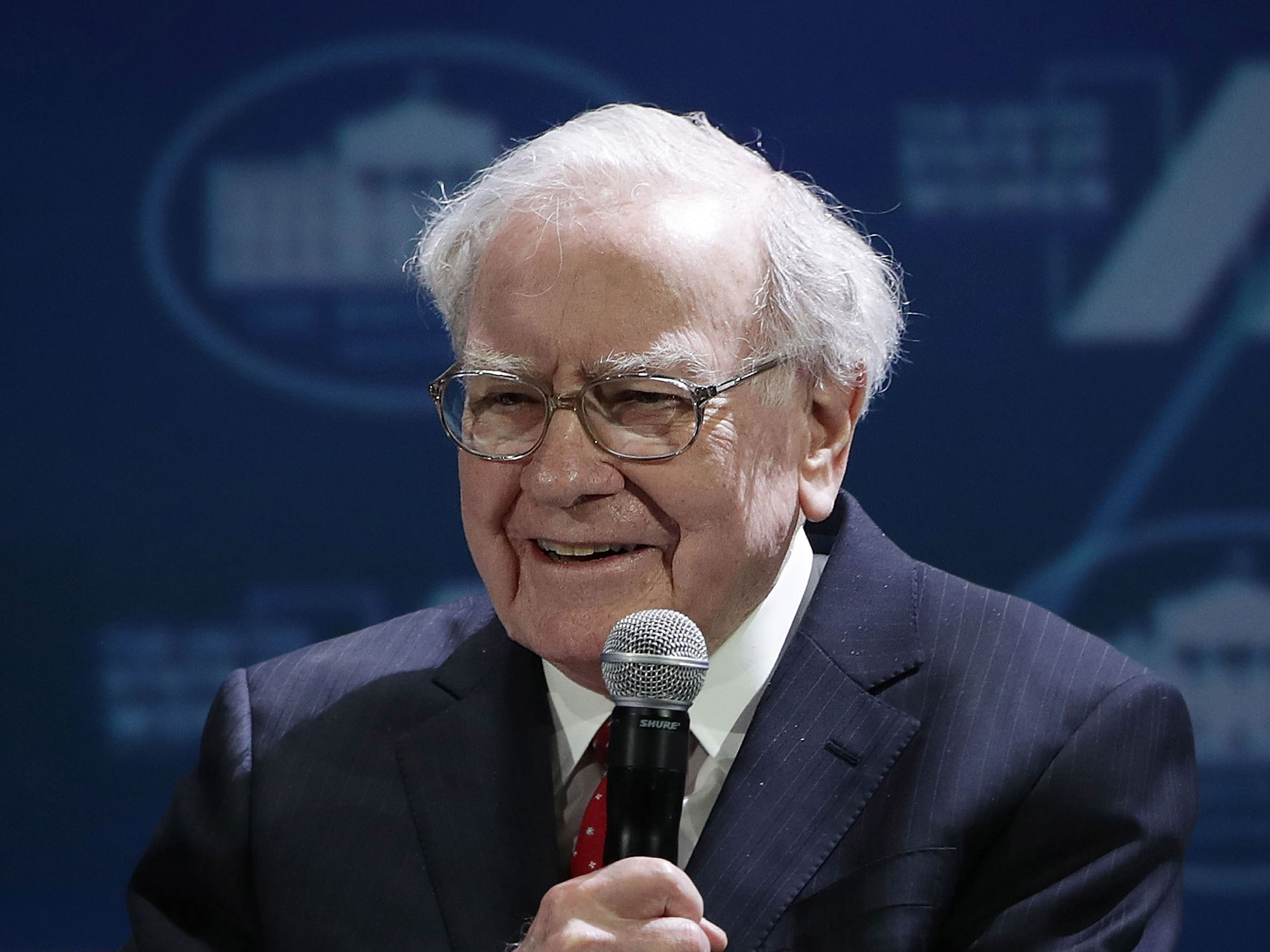 Buffett's Berkshire Set for Gains on Interest Rate Hikes