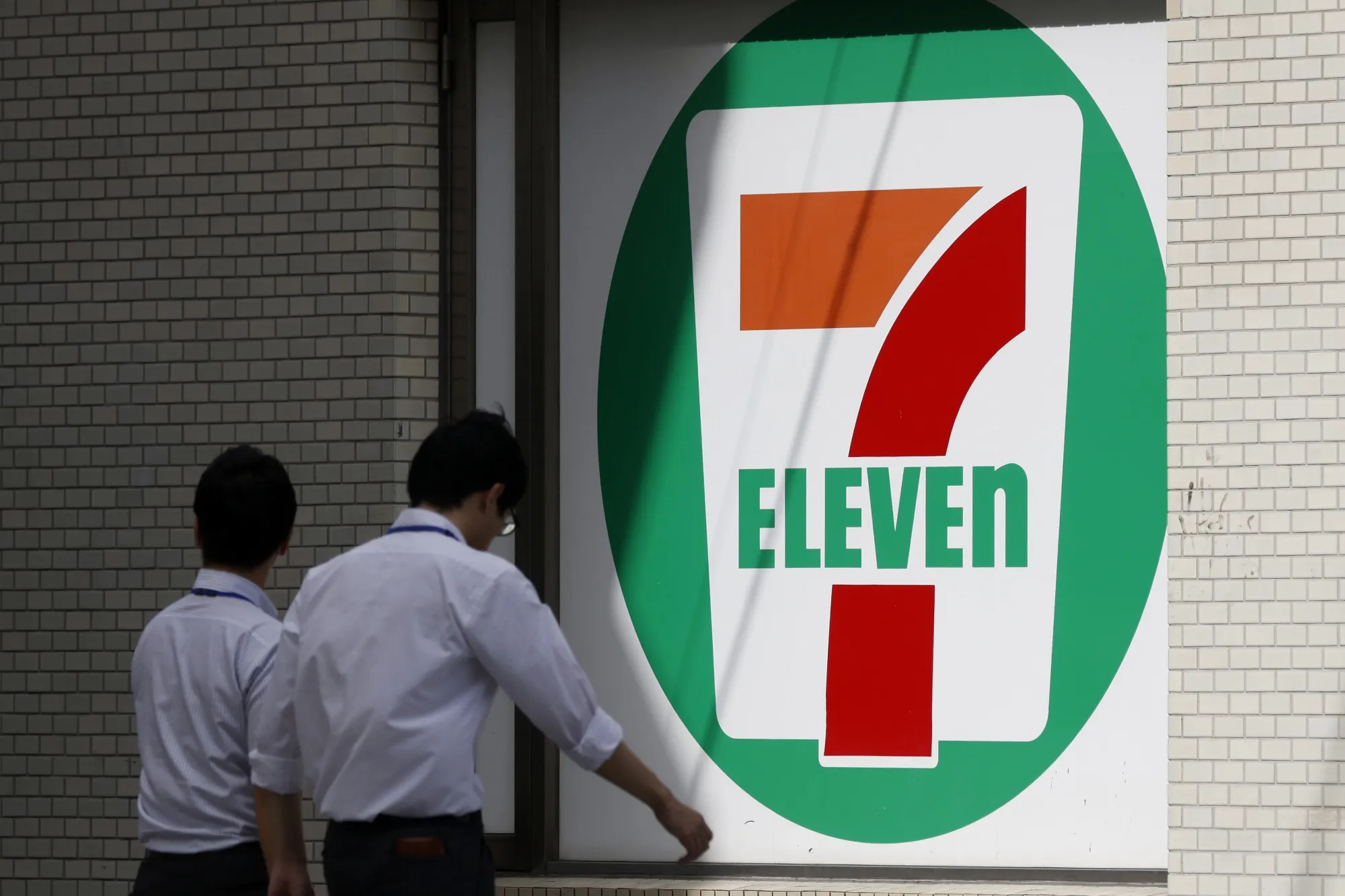 7-Eleven is an iconic brand in both Japan and the US. Canada’s Alimentation Couche-Tard Inc.&nbsp;is doing everything it can to woo the chain’s owner, Seven &amp; i Holdings Co.