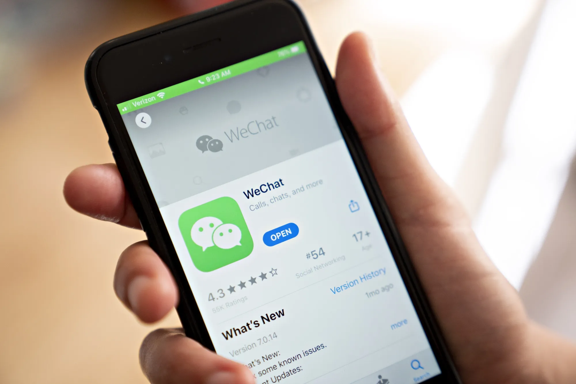Trump Widens China Tech Attack, Banning Tencent's WeChat, TikTok 