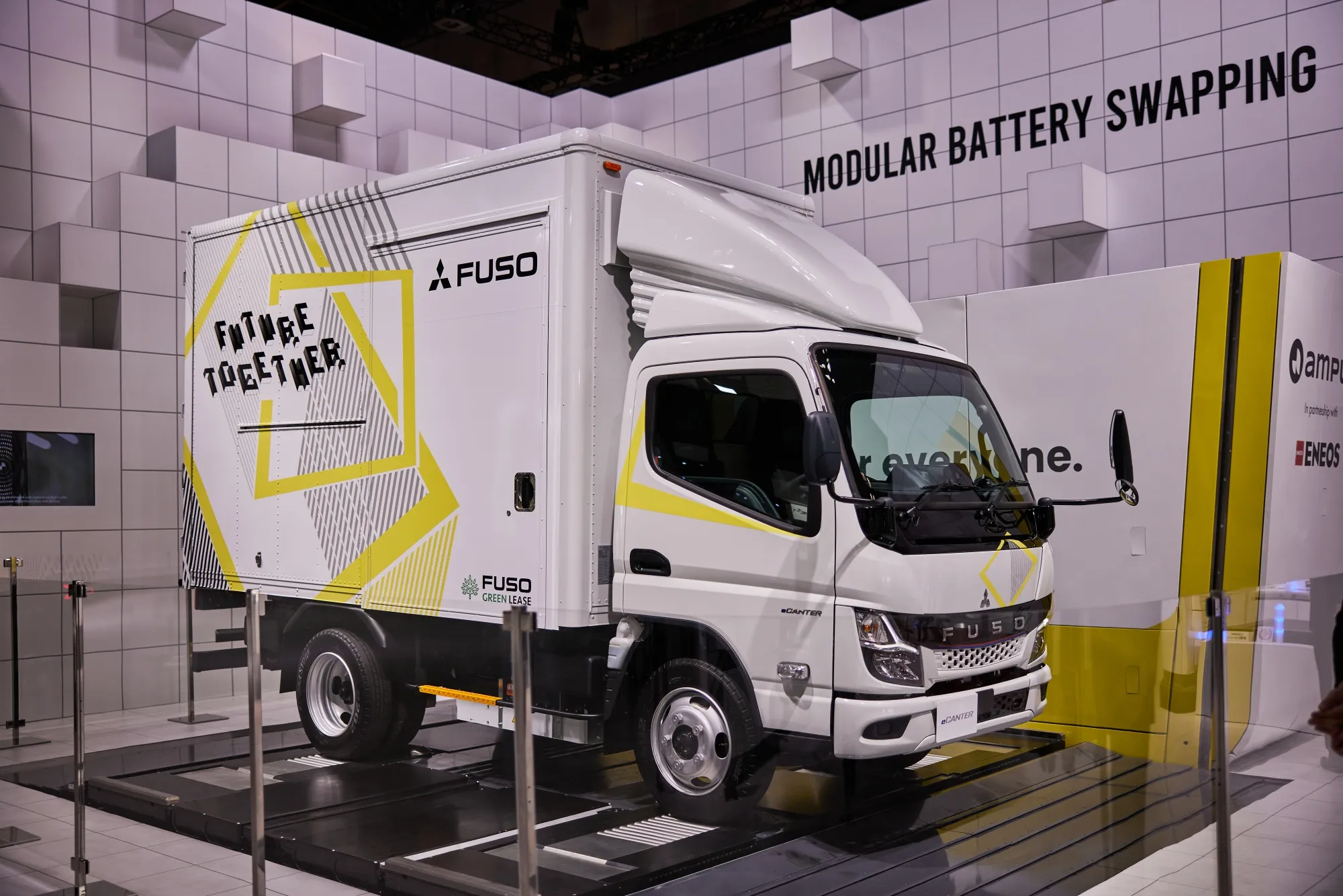 Toyota, Daimler Finalize Plan to Merge Truck Units in 2026 - Bloomberg, image size:2000x1334