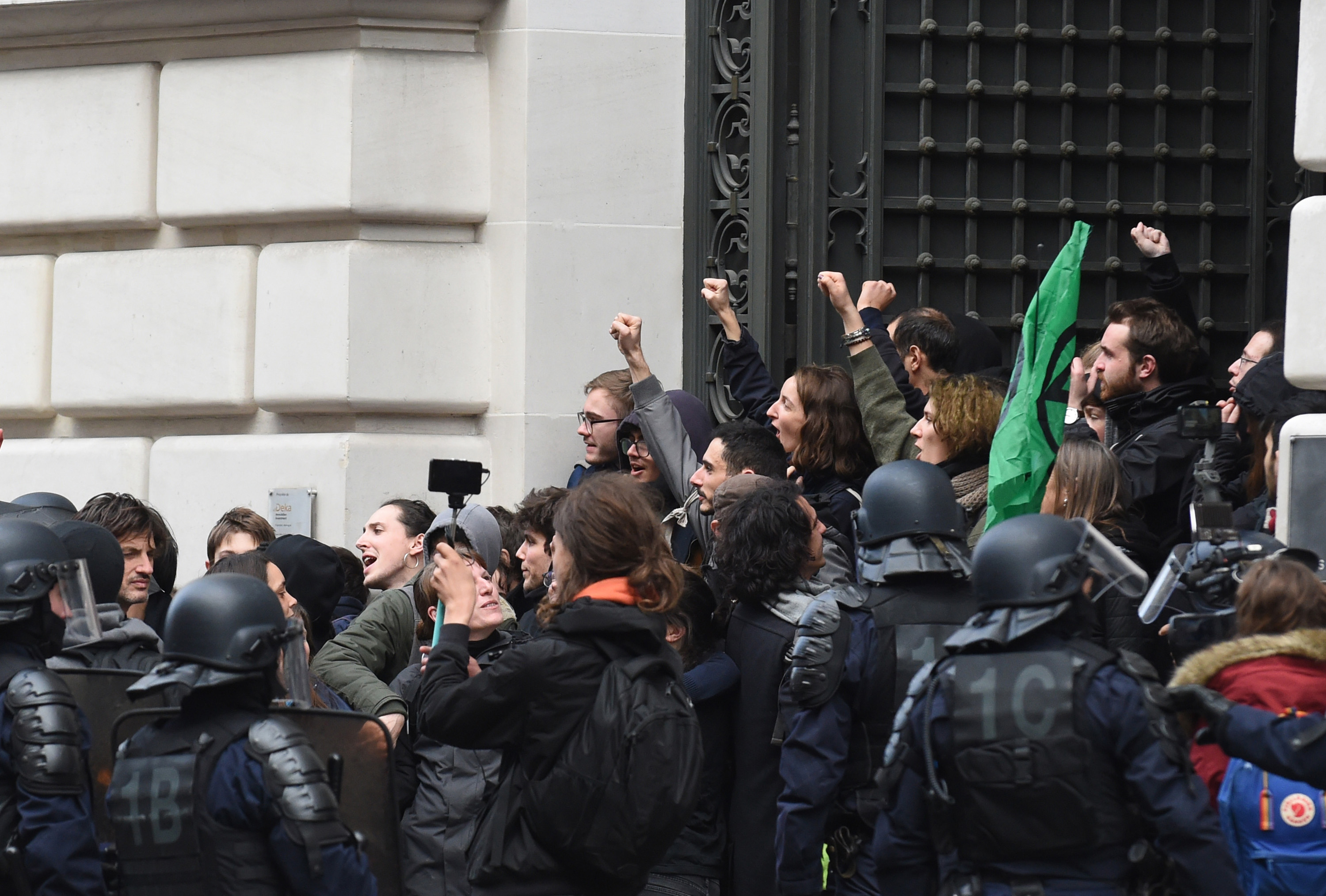 BlackRock’s Paris Office Barricaded by Climate Activists - Bloomberg
