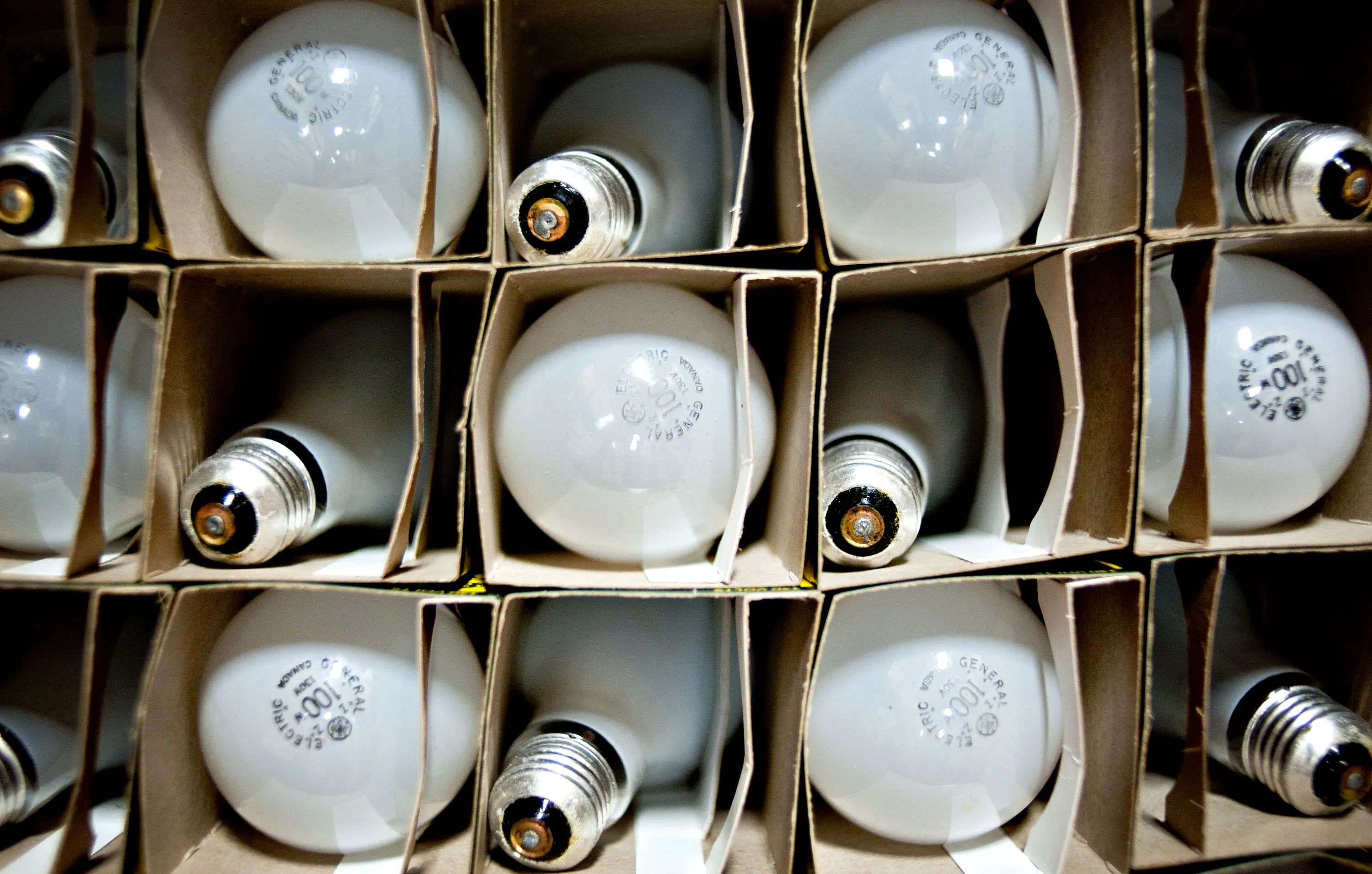 Lightbulb Wars Spread to U.S. States
