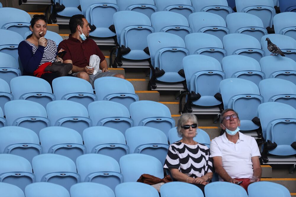 Australian Open Proceeds Even As Melbourne Enters Snap Lockdown Bloomberg
