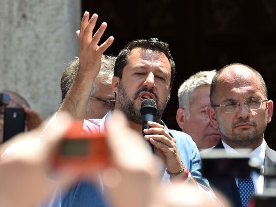 Salvini Pledges Flat Tax in Budget, Urges EU to Promote Growth