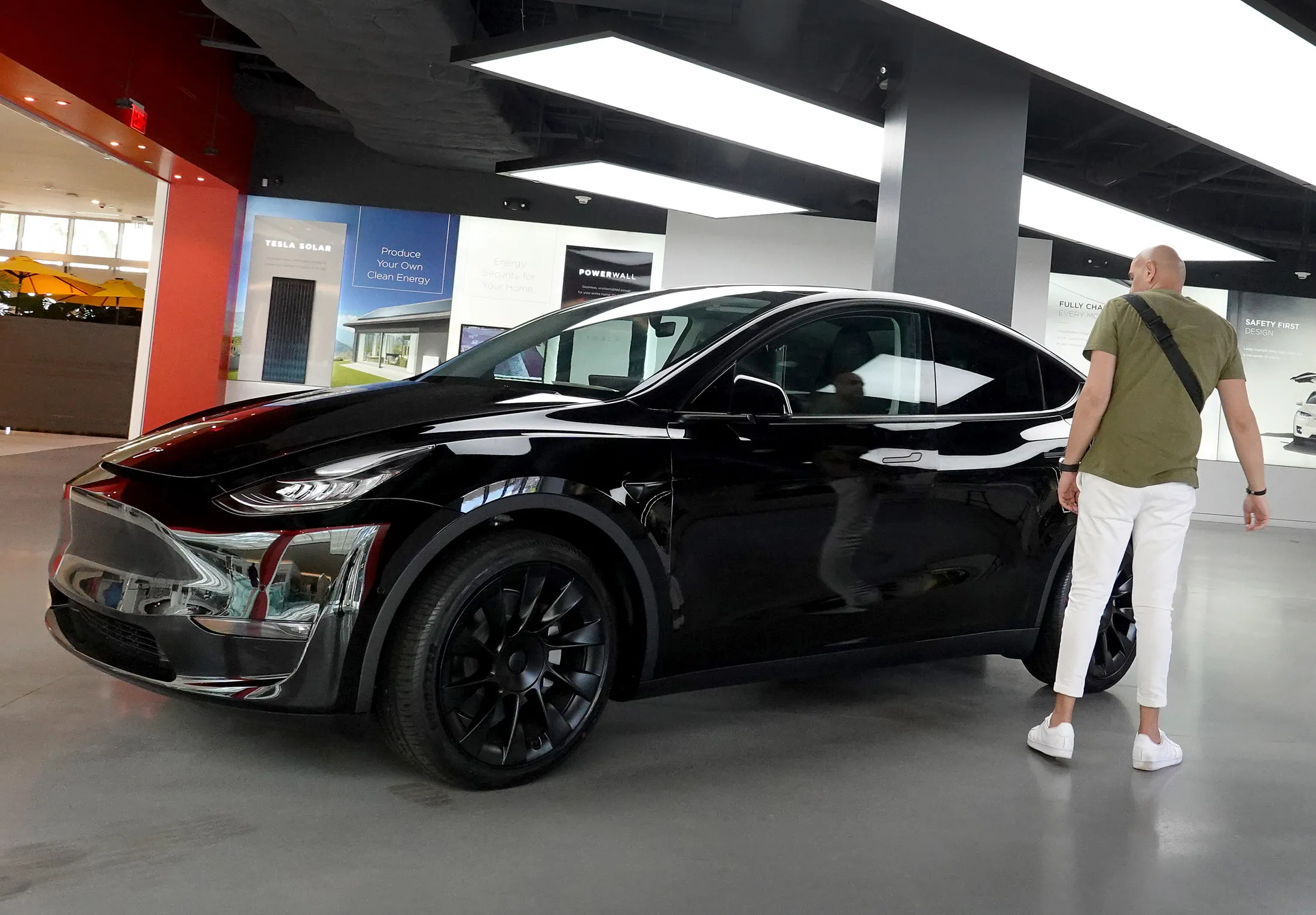 A Tesla Model Y in a showroom at the Miami Design District on&nbsp;Oct.&nbsp;21&nbsp;in Miami.
