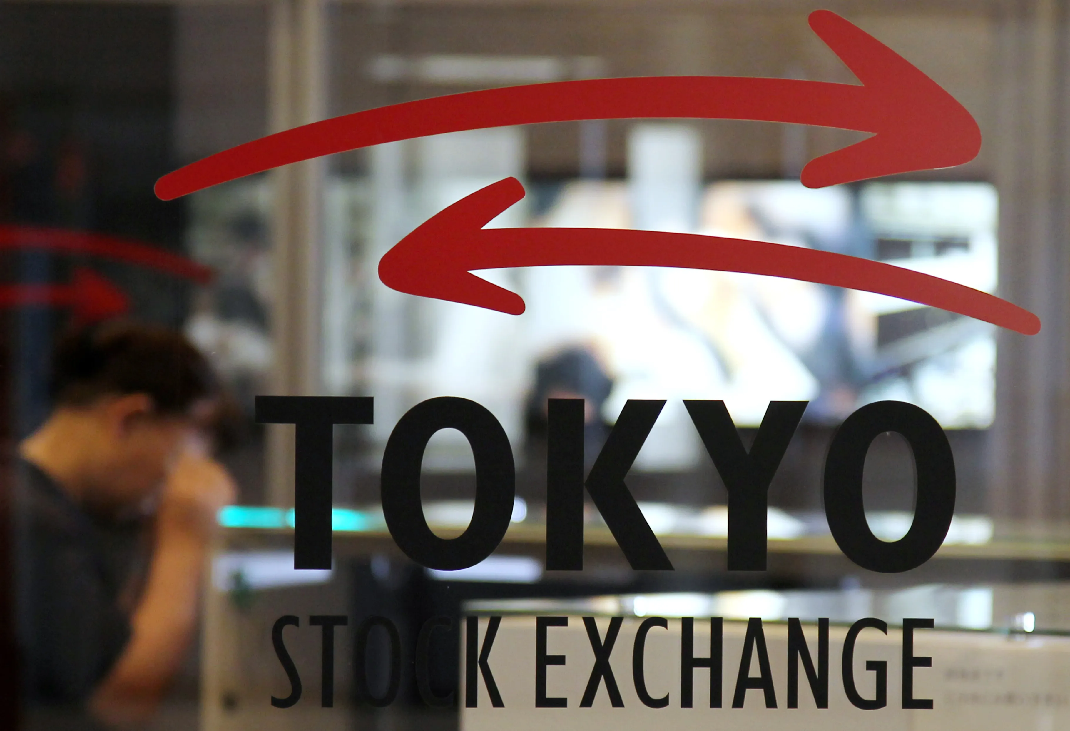 日本市況】日経平均1000円安、中東緊迫化でリスクオフ－金利が低下 - Bloomberg