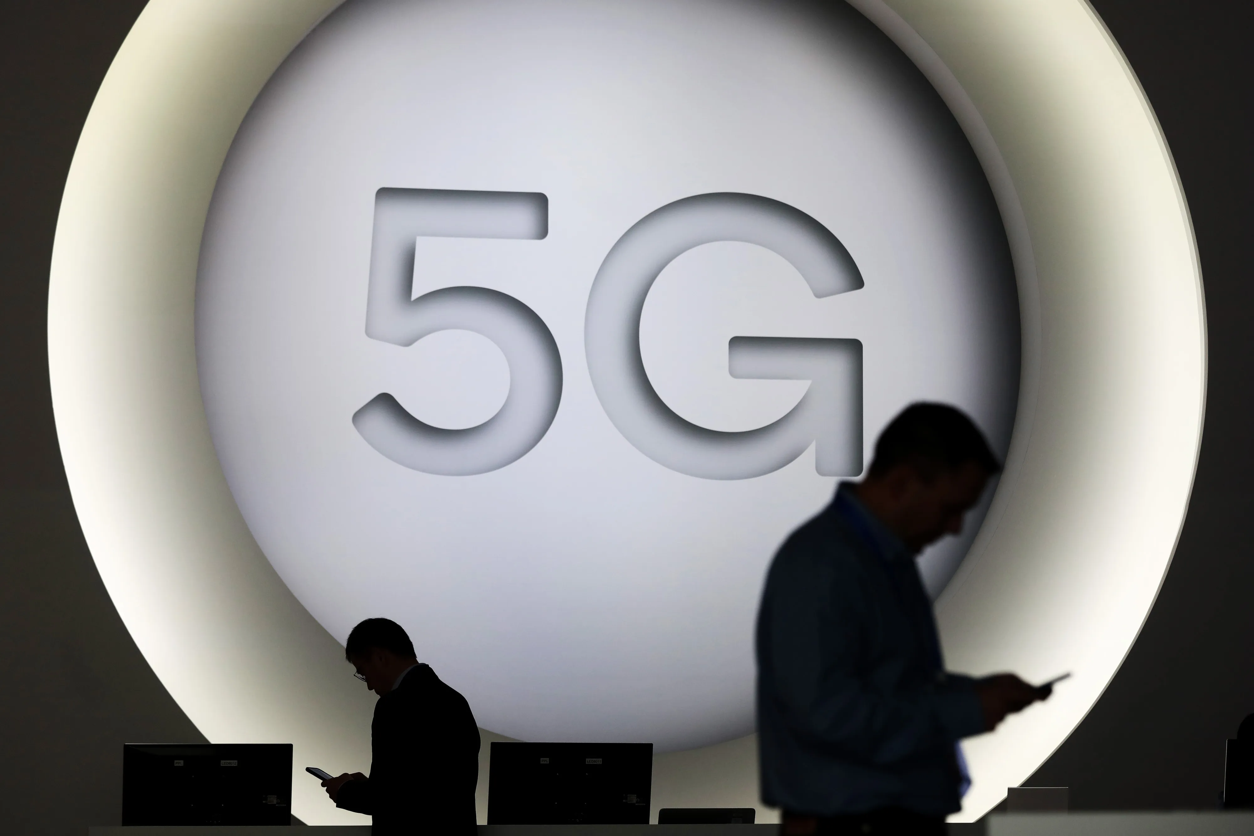 FCC Curbs Historic-Impact Reviews to Speed 5G Gear Installation