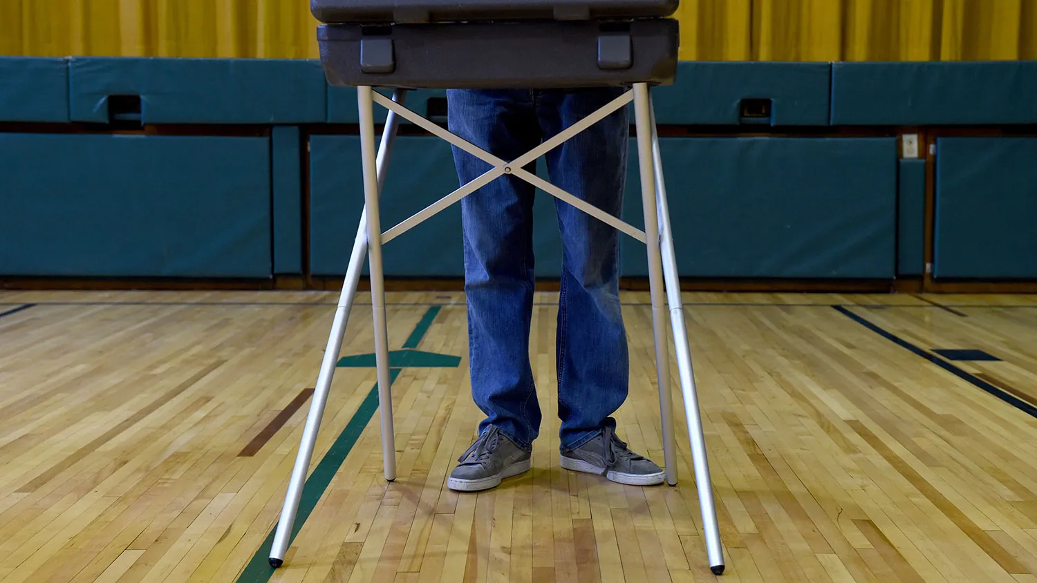 Voters take part in the 2016 Connecticut primary at the Julian Curtiss School located in Greenwich on April 26, 2016.
