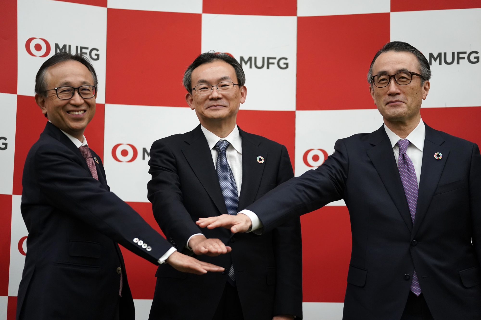 三菱ｕｆｊ銀頭取に半沢氏が昇格 三毛氏はｍｕｆｇ会長に Bloomberg