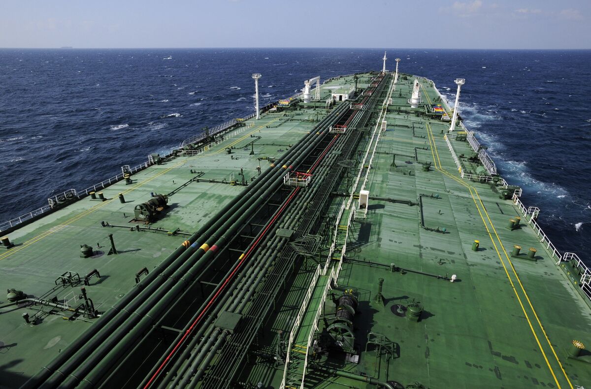 Oil Supertanker Earnings on Mideast Route Near $510,000 a Day