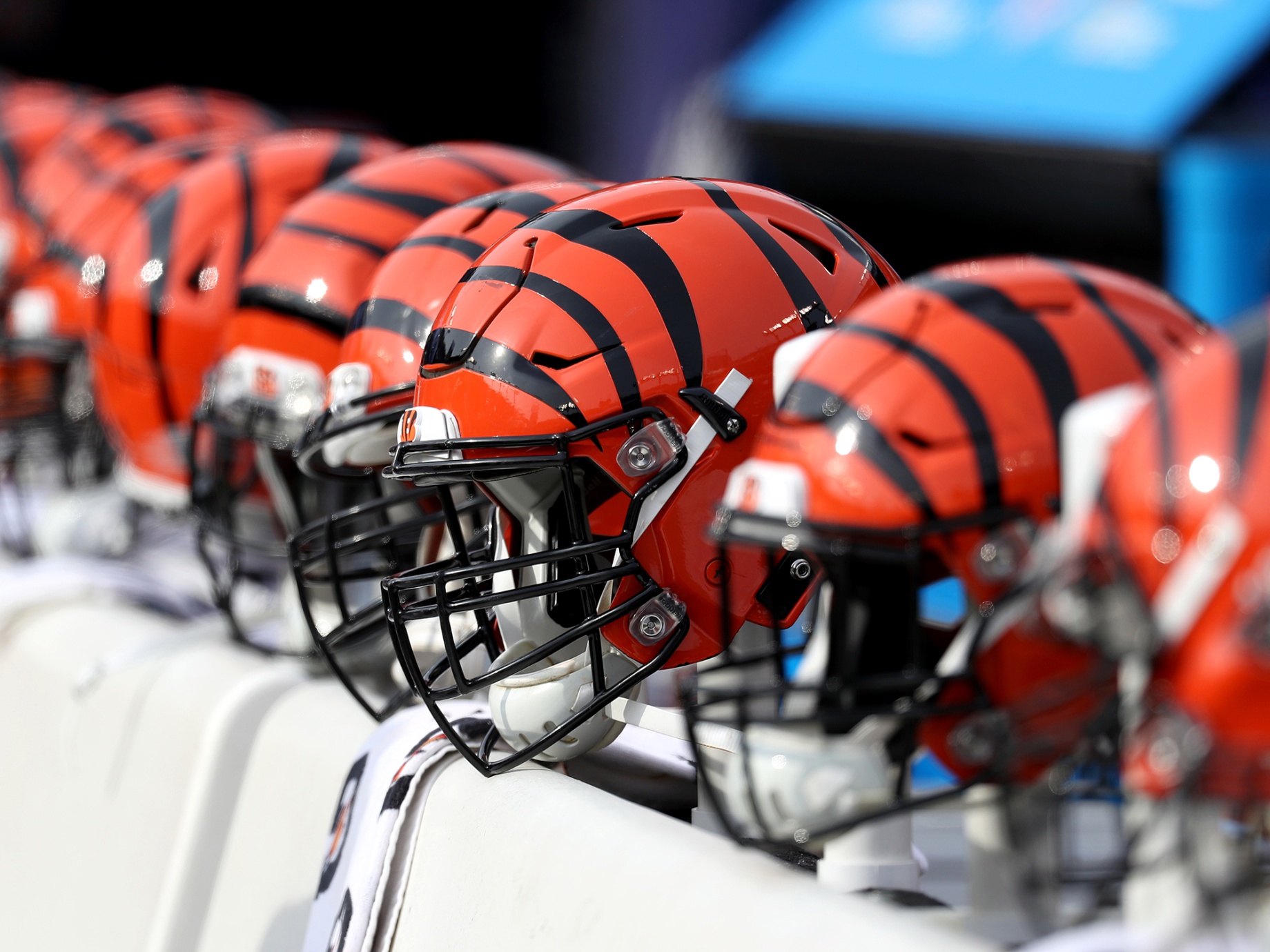 Bengals helmet concept that takes the White Tiger idea and adds in some  orange with their logo as well! Really like how this one turned…