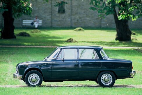 The Alfa Romeo Giulia Berlina (1962-1978)