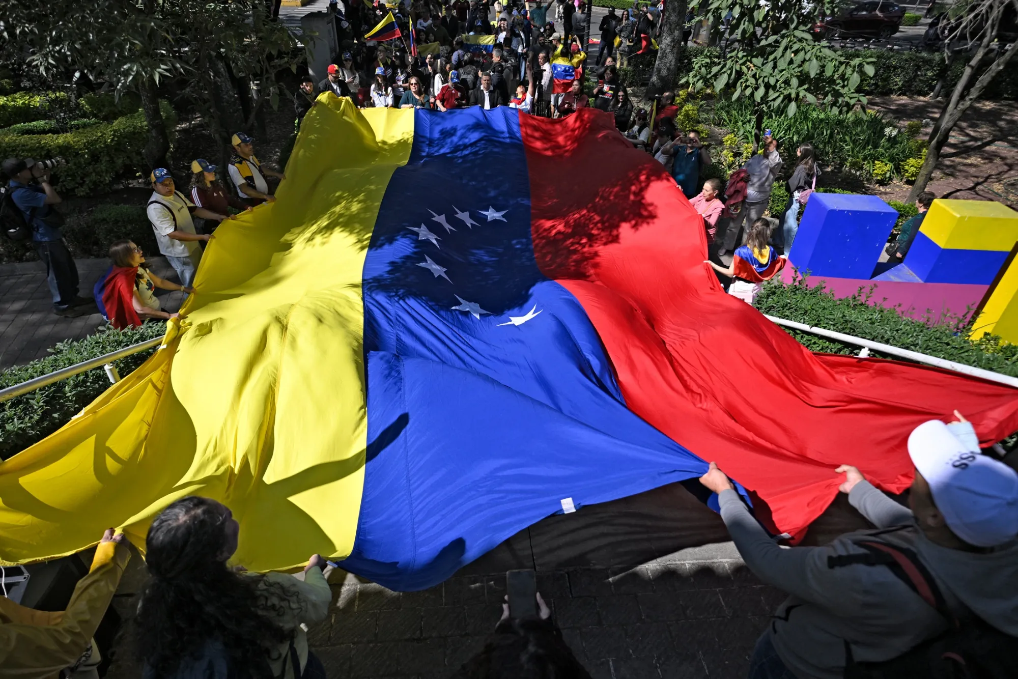 Venezolanos que viven en México celebran en Ciudad de México, el 4 de enero.