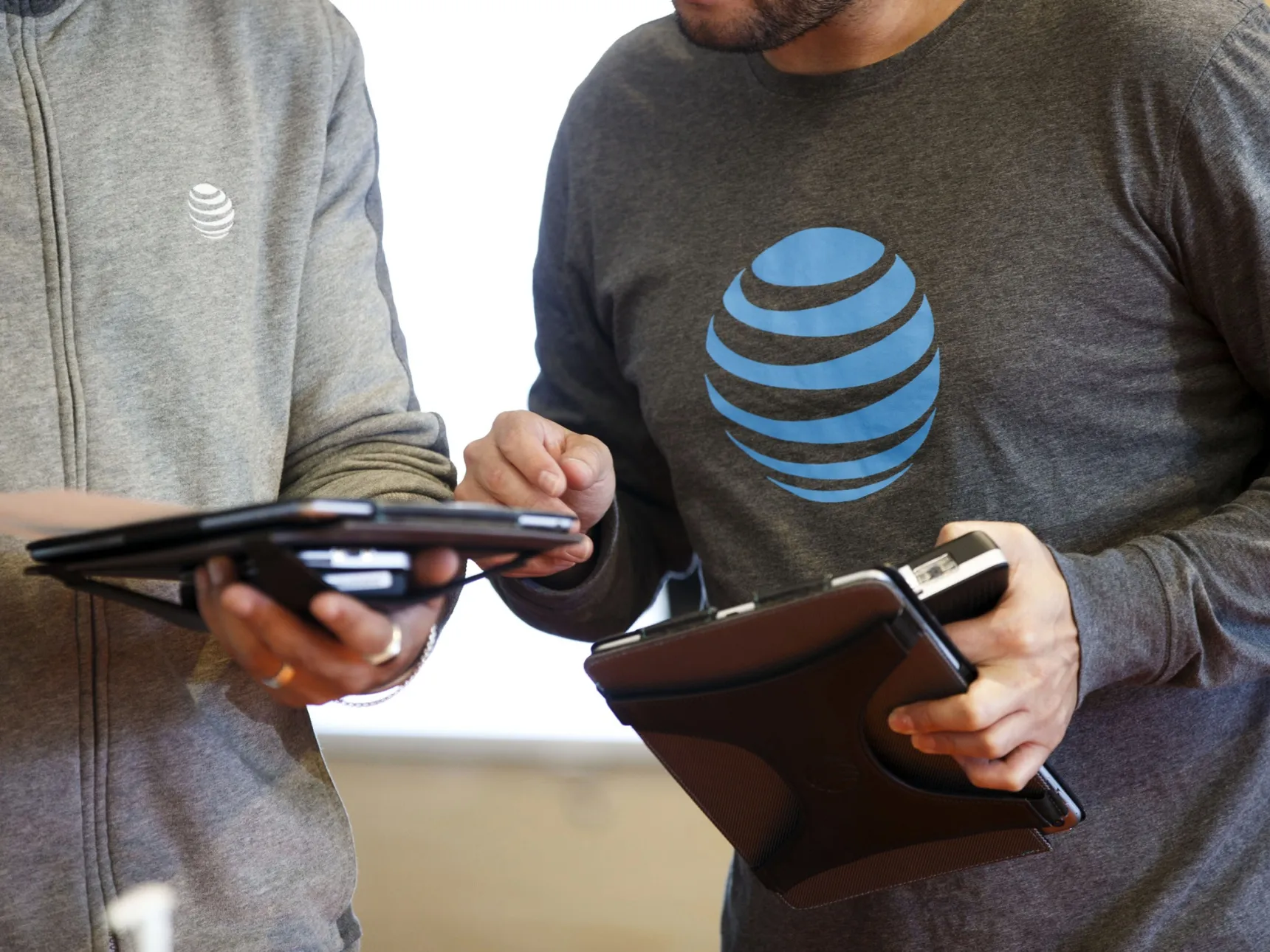 AT&T Union Says Elliott’s Proposals Could Affect 30,000 Jobs - Bloomberg
