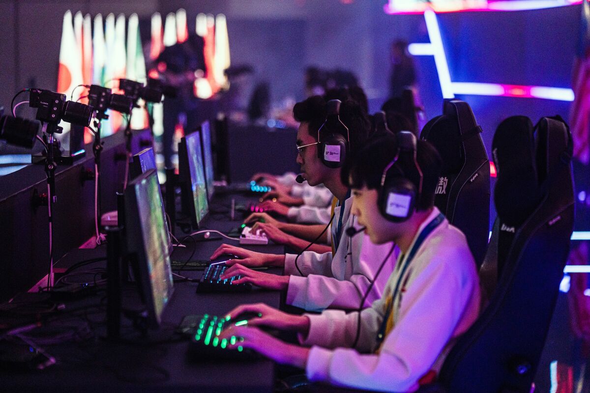 Young Men Are Gaming More. Are They Working Less? - Bloomberg